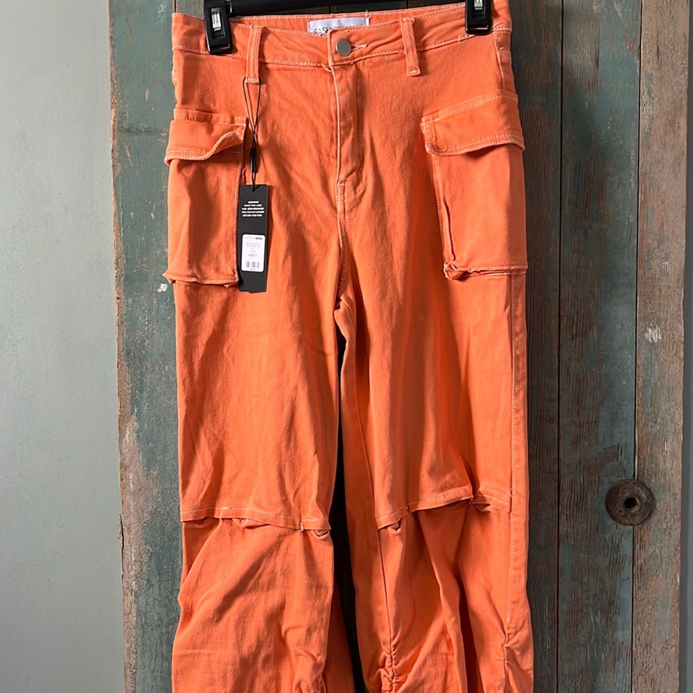 NWT Fashion Nova women’s size 3 orange stretch stacked cargo jeans
